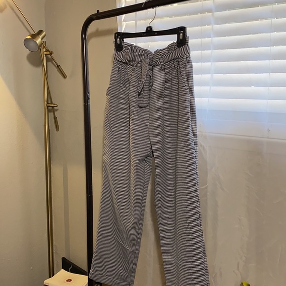 Black / white ruffled waist pants - Picture 3 of 4